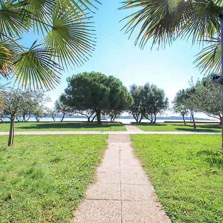 Apartment Petretic 1 *